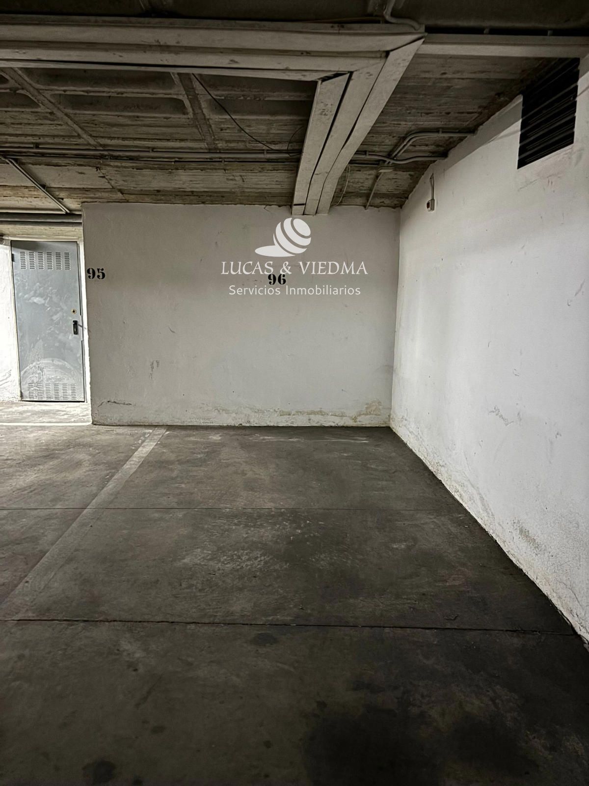 Garaje en venta Castilleja De La Cuesta, Sevilla. Ref: 1278. LUCAS & VIEDMA Servicios Inmobiliarios