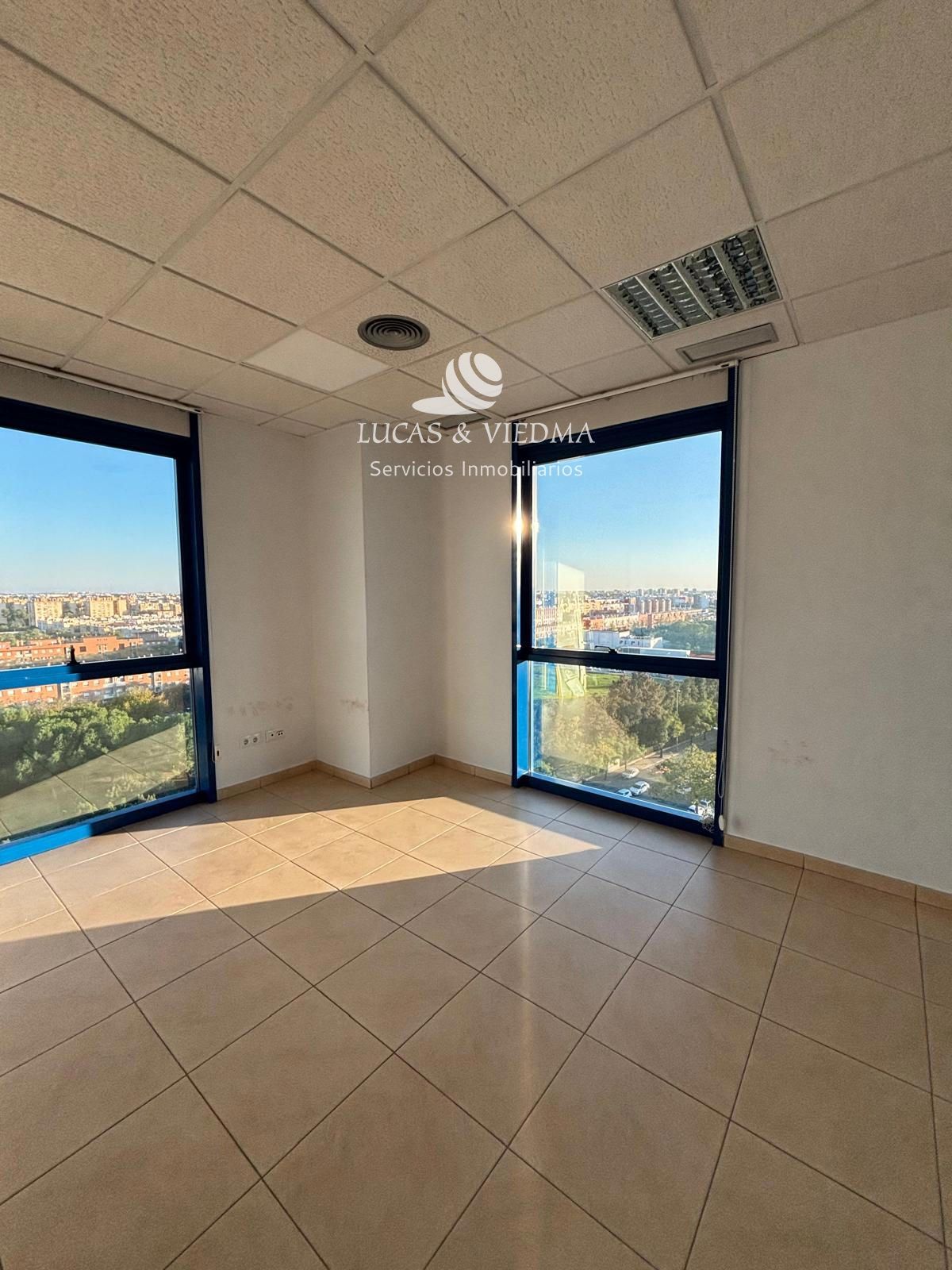 Oficina en alquiler Sevilla. Ref: 1285. LUCAS & VIEDMA Servicios Inmobiliarios