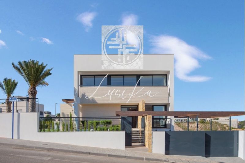 Chalet Independiente en venta Pilar De La Horadada, Alicante. Ref: 1004. Lusika Real Estate