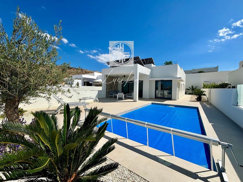 Chalet Independiente en venta Benijófar, Alicante. Ref: 1071. Lusika Real Estate