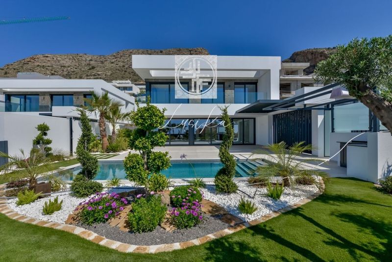 Chalet Independiente en venta Finestrat, Alicante. Ref: 1285. Lusika Real Estate