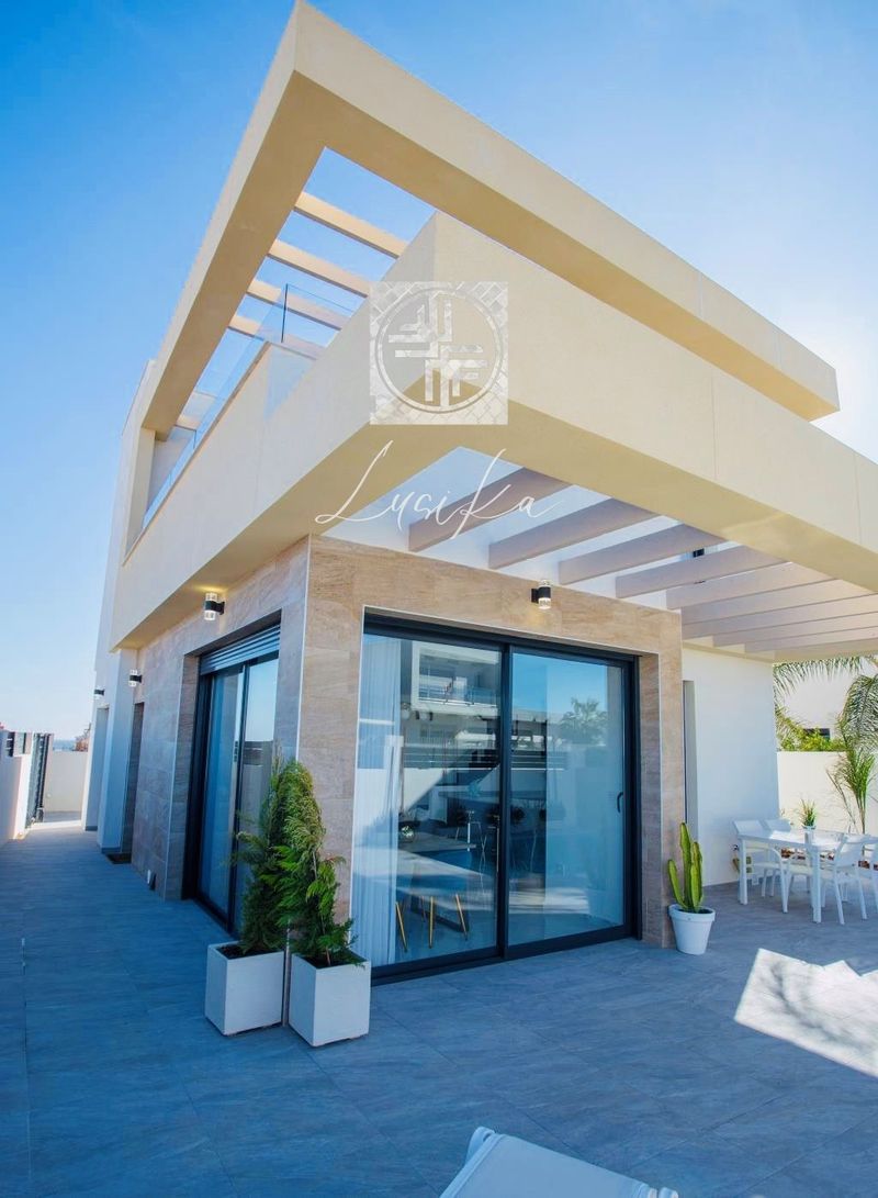 Chalet Independiente en venta Los Montesinos, Alicante. Ref: 1423. Lusika Real Estate