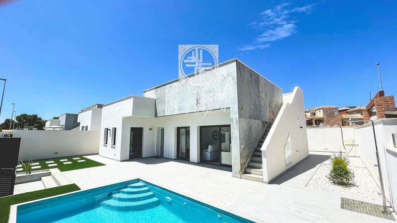 Chalet Independiente en venta Pilar De La Horadada, Alicante. Ref: 1592. Lusika Real Estate