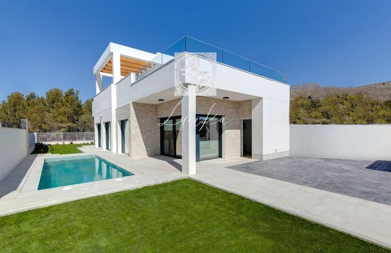 Chalet Independiente en venta Finestrat, Alicante. Ref: 1672. Lusika Real Estate