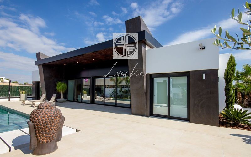 Chalet Independiente en venta Rojales, Alicante. Ref: 1766. Lusika Real Estate