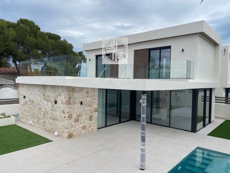 Chalet Independiente en venta Orihuela, Alicante. Ref: 2025. Lusika Real Estate