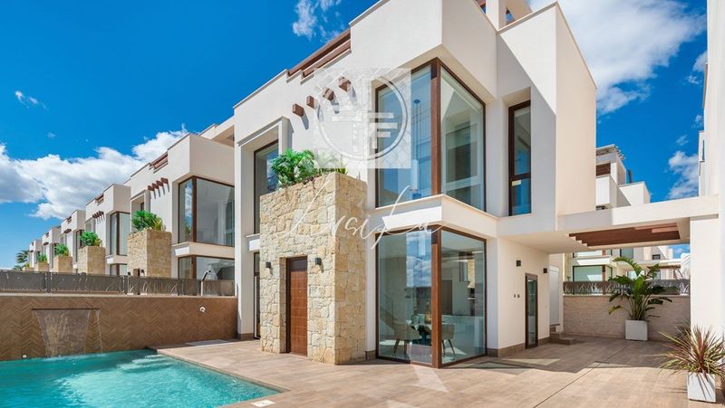 Chalet Independiente en venta Los Montesinos, Alicante. Ref: 2037. Lusika Real Estate