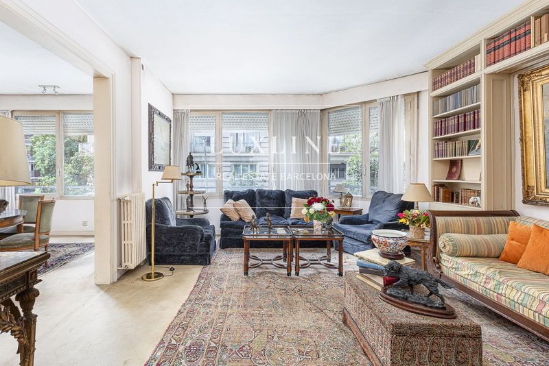 Piso Barcelona. Ref: 1063. Luxline Real Estate