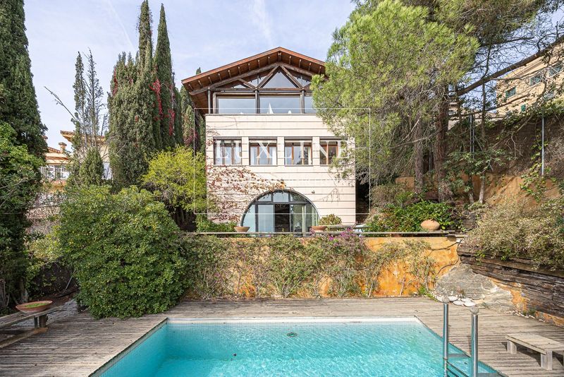 Casa en venta Barcelona. Ref: 1071. Luxline Real Estate