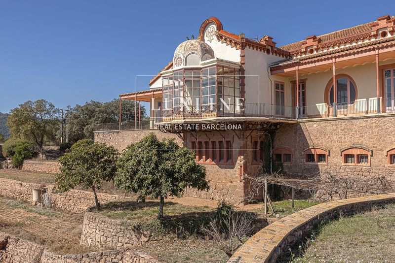 Edificio Singular en venta Manresa, Barcelona. Ref: 1275. Luxline Real Estate