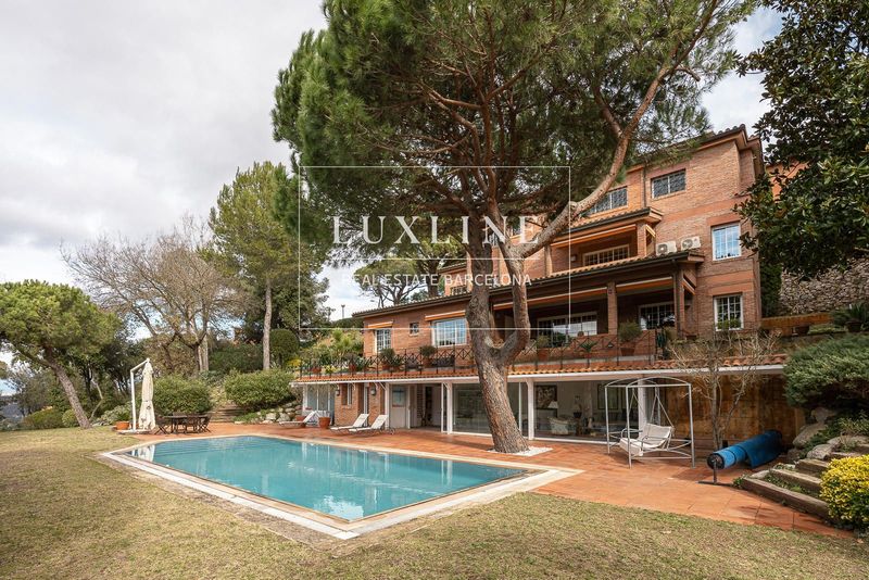 Casa en venta Barcelona. Ref: 1325. Luxline Real Estate