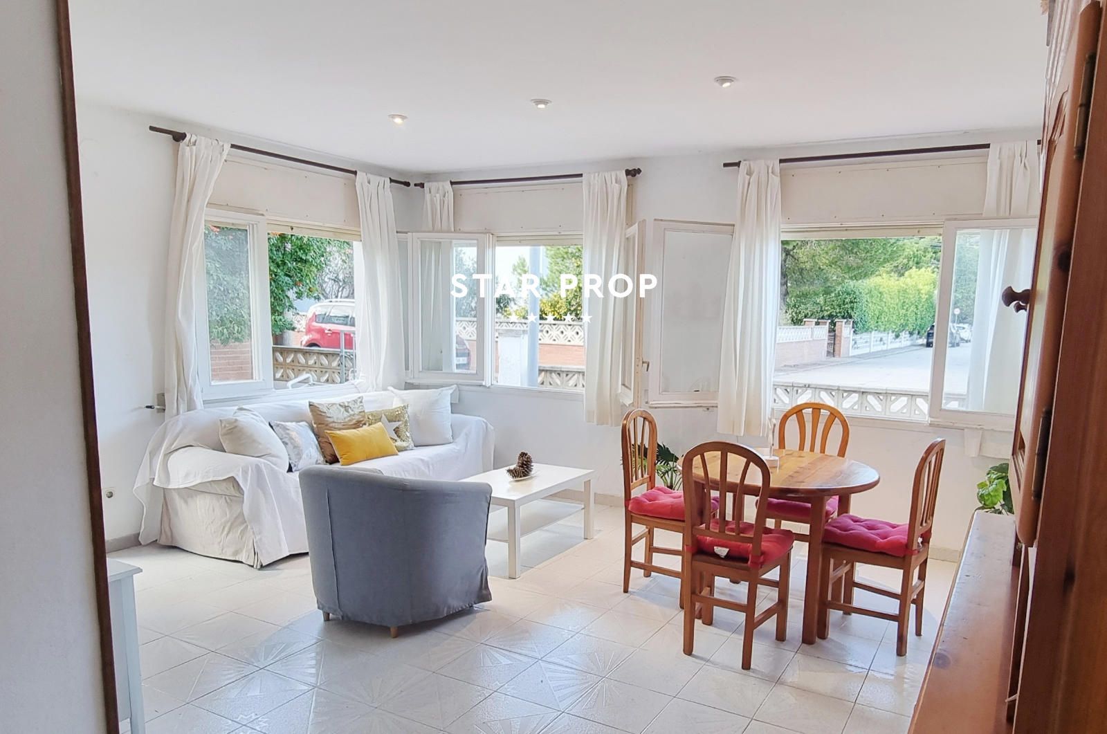 Appartement avec grande terrasse et jardin privé à Colera