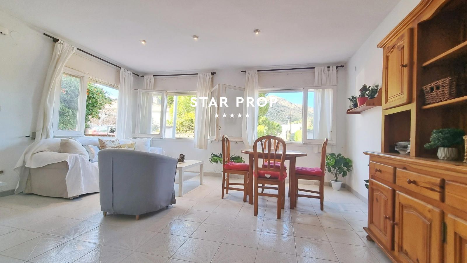Appartement avec grande terrasse et jardin privé à Colera