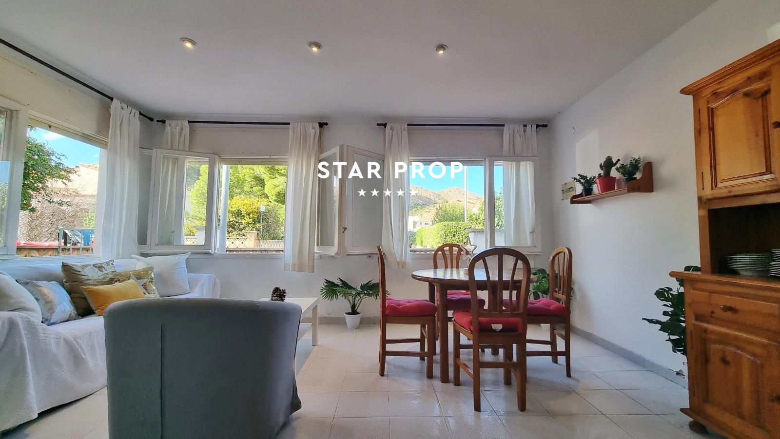 Appartement avec grande terrasse et jardin privé à Colera