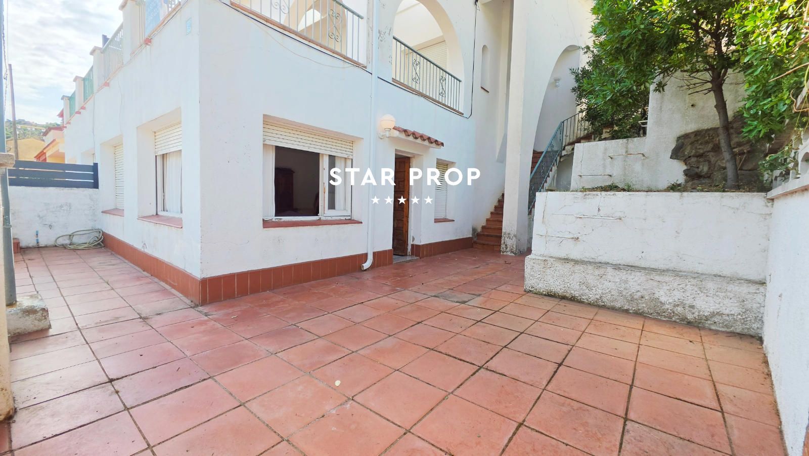 Appartement avec grande terrasse et jardin privé à Colera