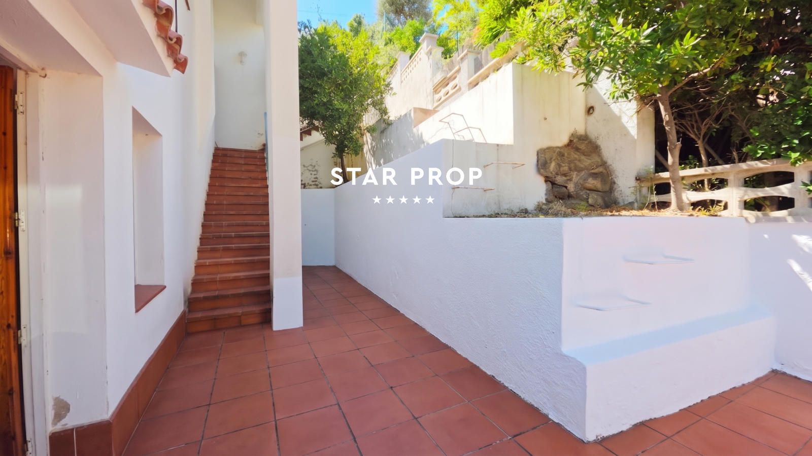 Appartement avec grande terrasse et jardin privé à Colera