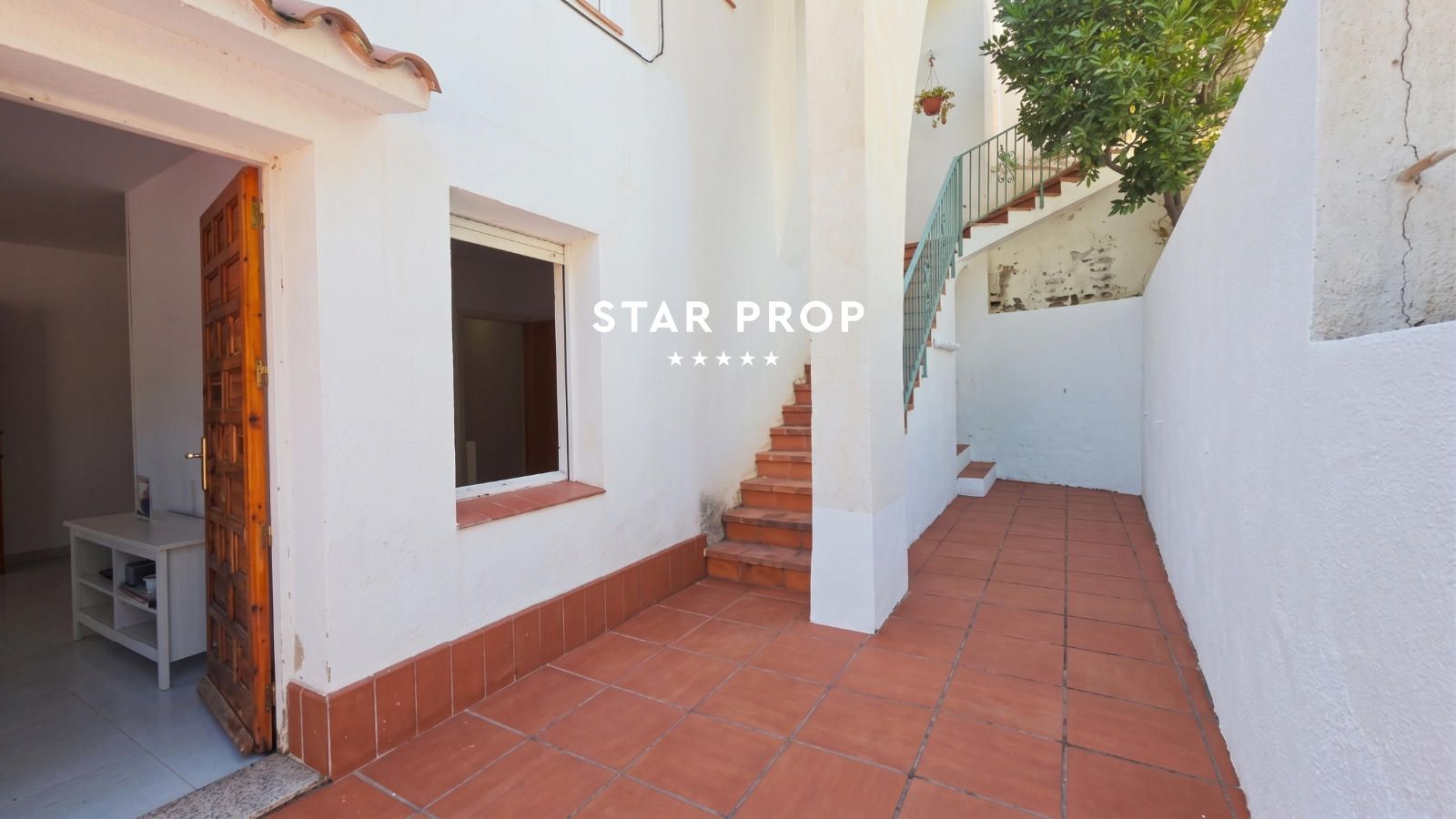 Appartement avec grande terrasse et jardin privé à Colera