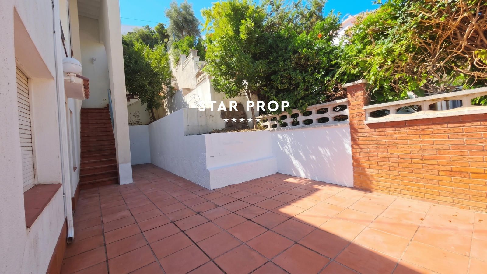 Appartement avec grande terrasse et jardin privé à Colera