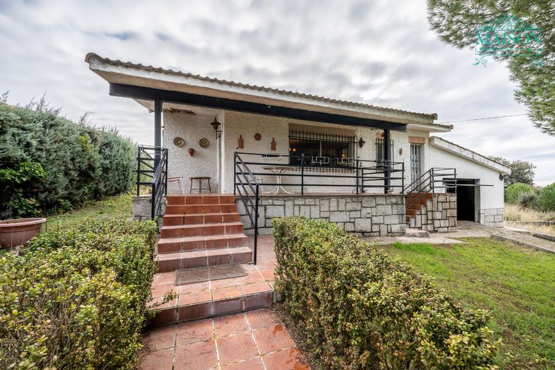 Chalet Independiente en venta El Casar, Guadalajara. Ref: 2710. Maison Inmobiliaria