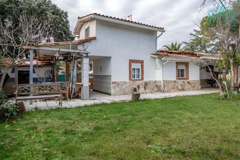 Chalet Independiente en venta El Casar, Guadalajara. Ref: 2711. Maison Inmobiliaria