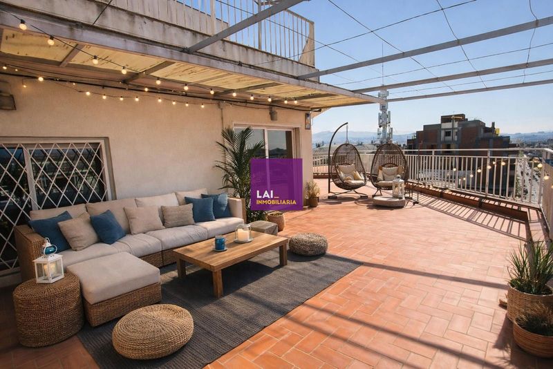 Ático exclusivo con terraza de 120m² y vistas panorámicas a toda Barcelona