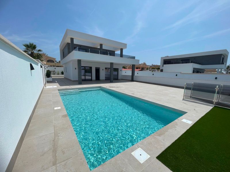 Villa zu verkaufen Ciudad Quesada, Alicante. Ref: 5927. NB - ESTATES