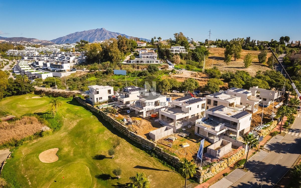 Villa for sale in Estepona, Málaga