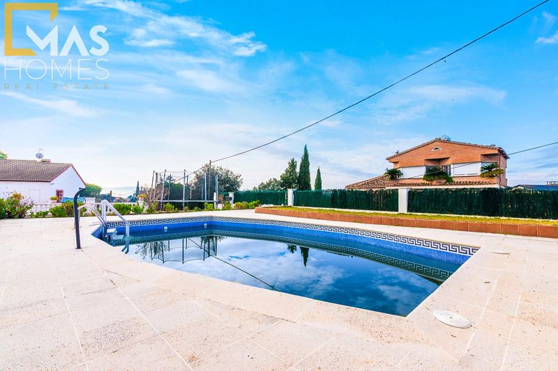 Chalet Independiente en venta Lliça D