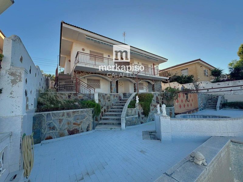 Chalet Independiente en venta Segur De Calafell, Tarragona. Ref: 2570. Merkapiso Calafell