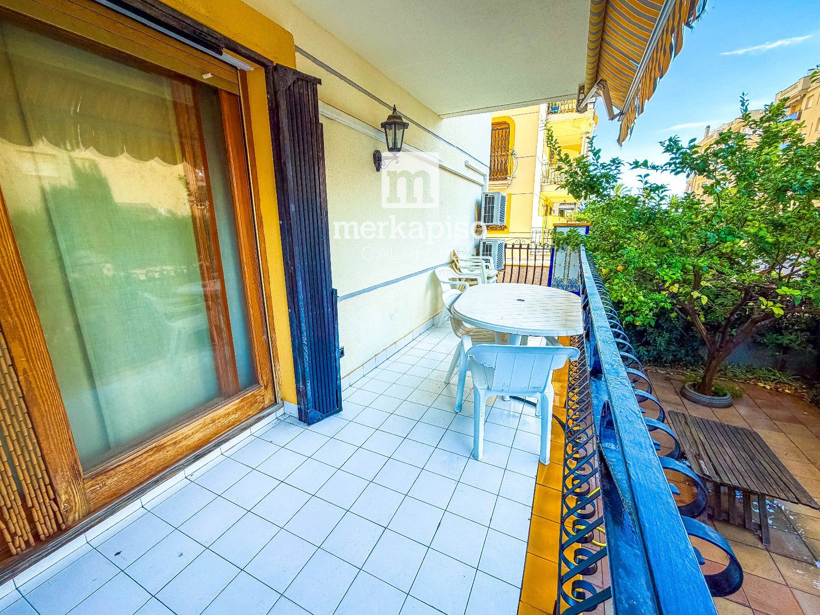Terraza cubierta - Calafell: piso de 3 habitaciones, piscina y garaje