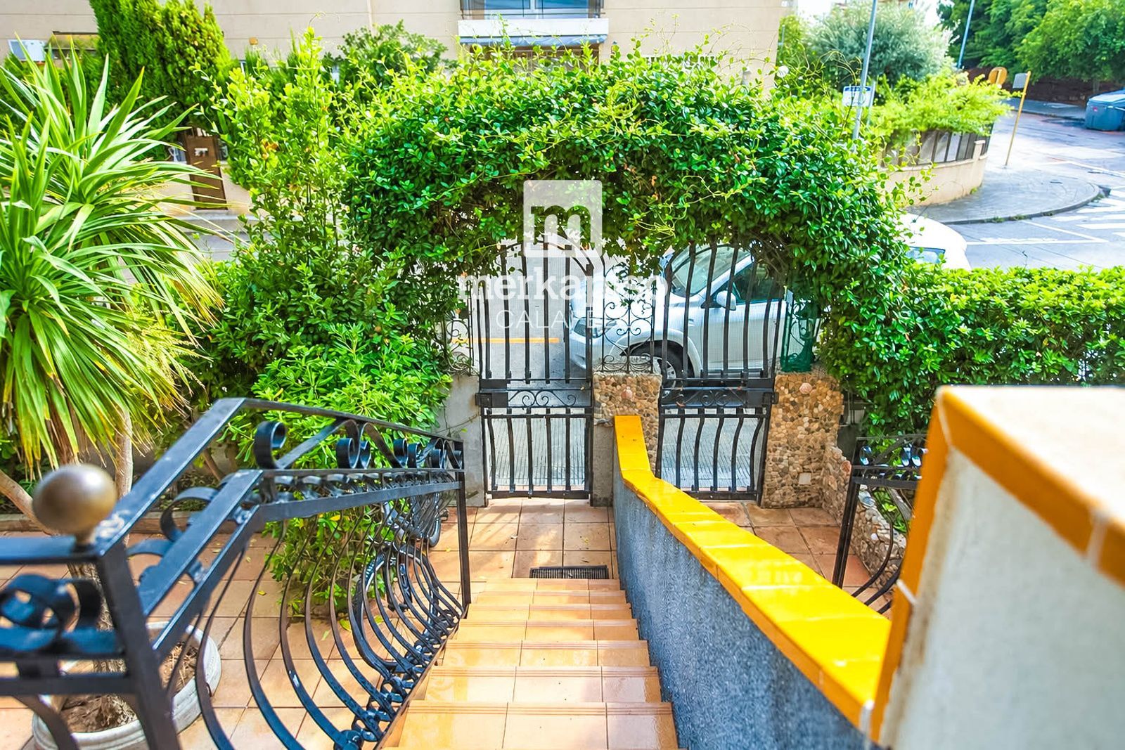 Entrada exterior - Calafell: piso de 3 habitaciones, piscina y garaje