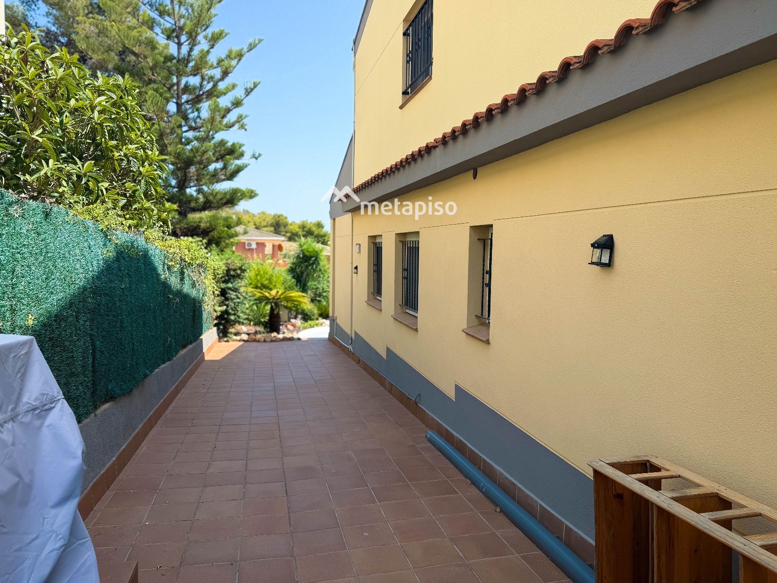 Fachada - Chalet de 6 hab. con piscina y placas solares