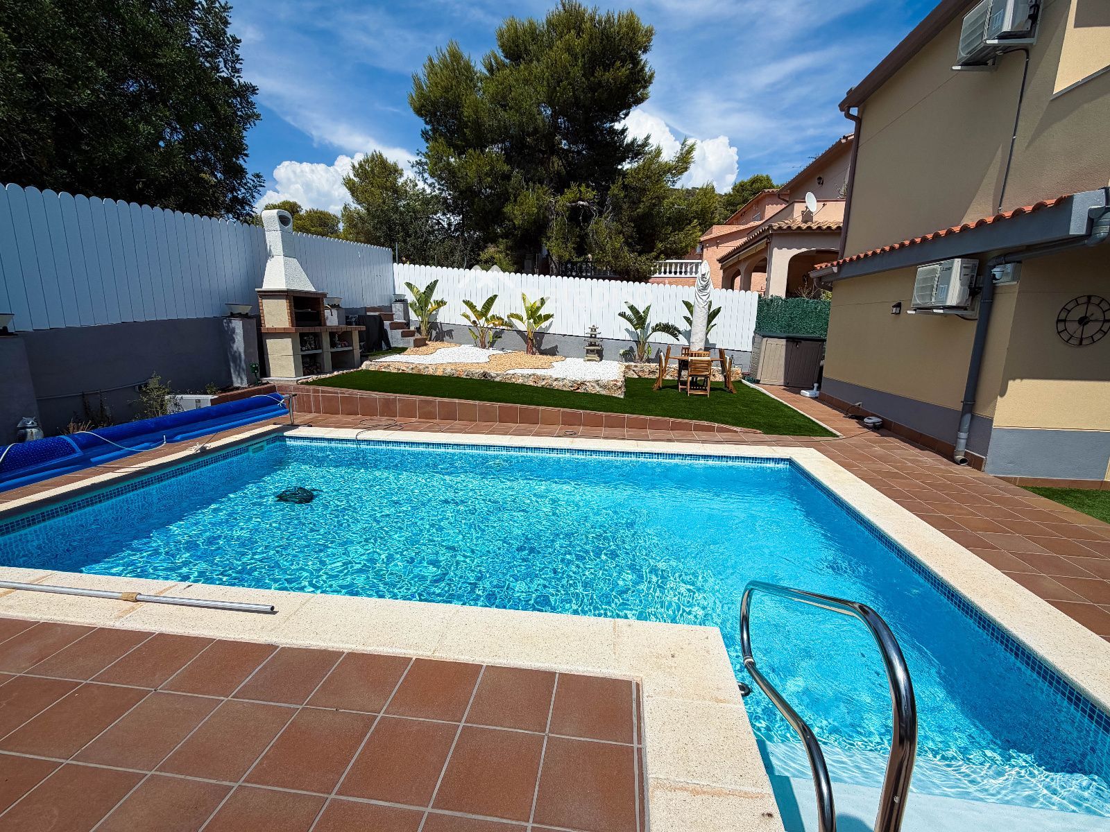 Piscina - Chalet de 6 hab. con piscina y placas solares