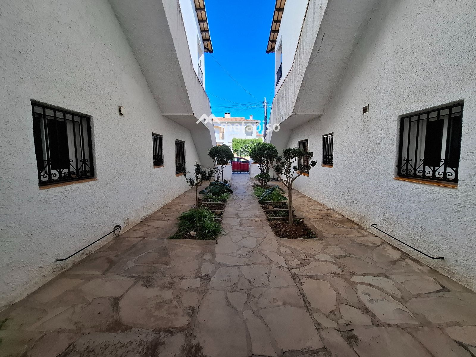 Planta baja con dos grandes terrazas y piscina a 350 metros del mar en Coma-ruga - Foto 8