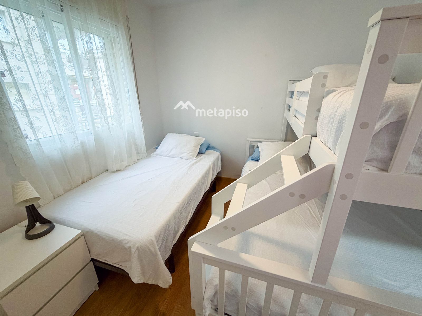 Habitación - Calafell: piso con terraza, garaje y gran trastero