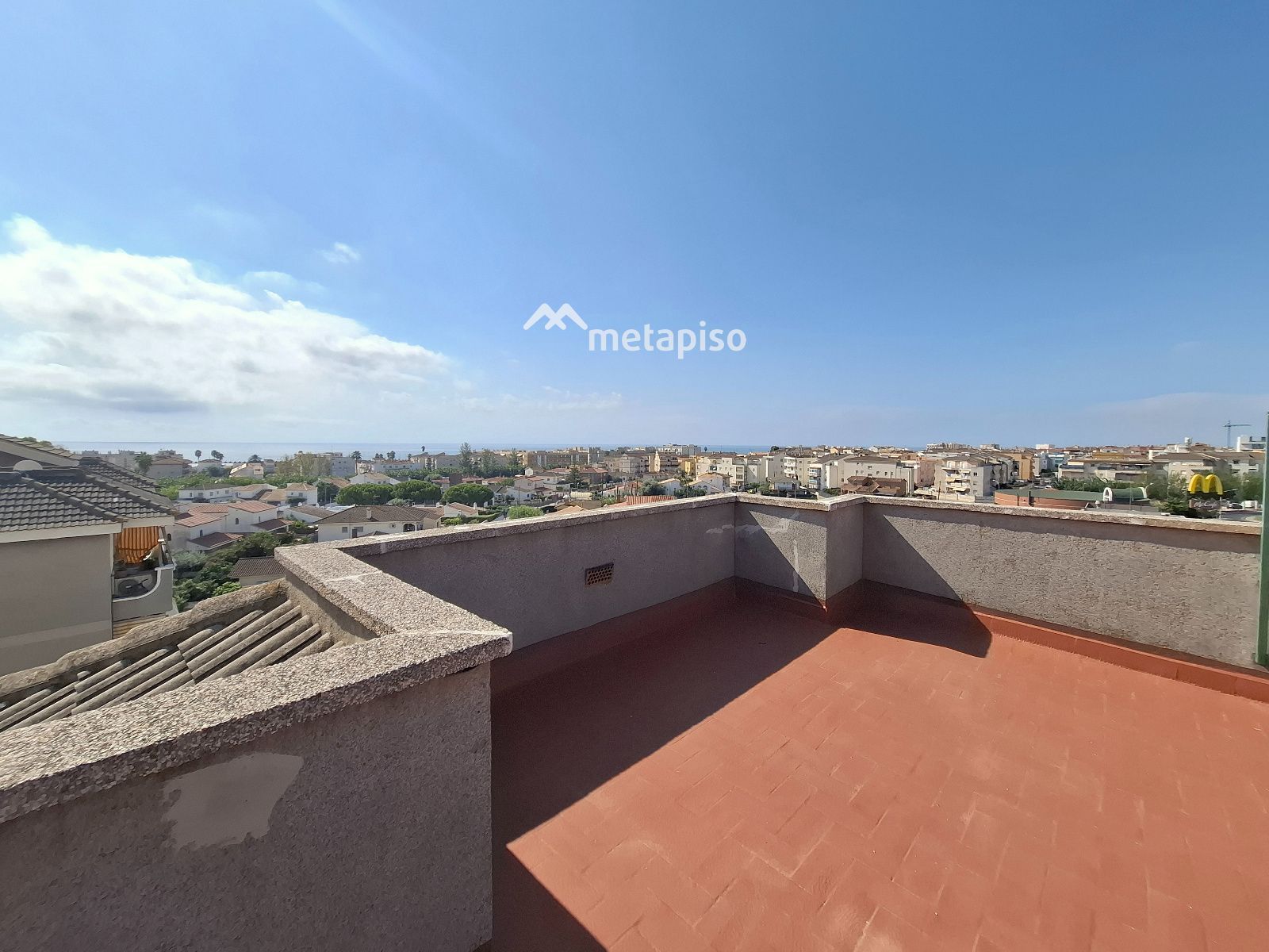 Piso luminoso con terraza al sur y parking a 400 metros de la playa en Cunit - Foto 30