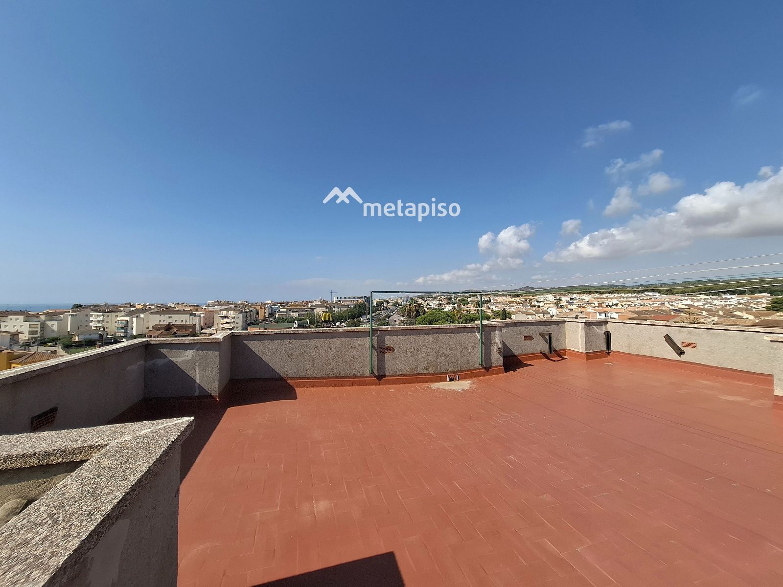 Piso luminoso con terraza al sur y parking a 400 metros de la playa en Cunit - Foto 31