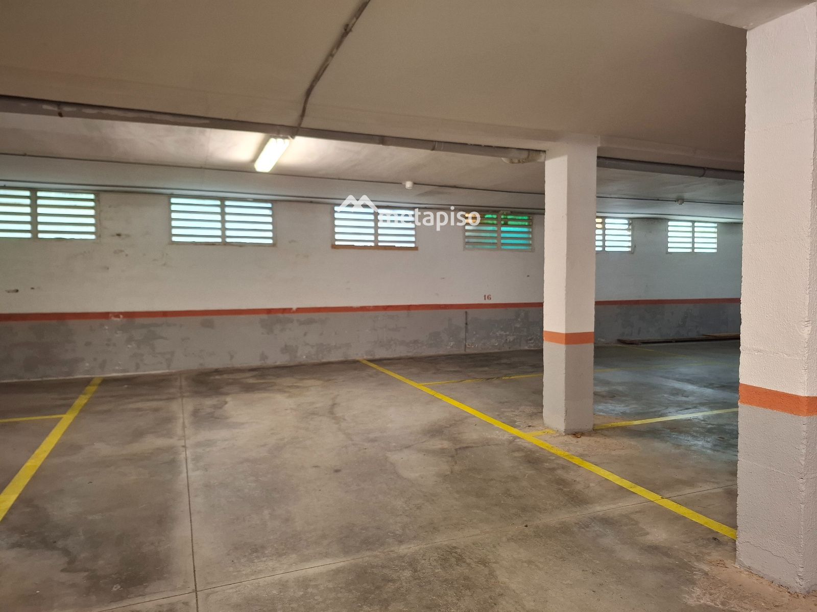 Piso luminoso con terraza al sur y parking a 400 metros de la playa en Cunit - Foto 41