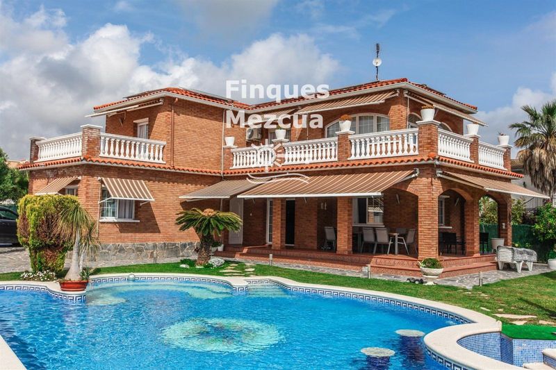 Chalet Independiente en venta Roda De Bara, Tarragona. Ref: 1408. FINQUES MEZCUA