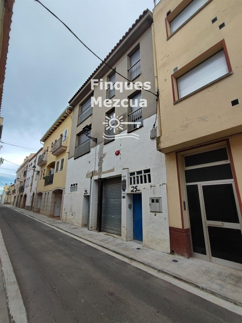 Edificio Singular en venta La Bisbal del Penedes, Tarragona. Ref: 1607. FINQUES MEZCUA