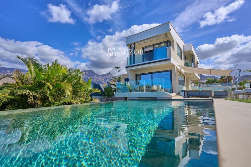 Villa te koop Adeje, Santa Cruz Tenerife. Ref: 1040. Mizor Group
