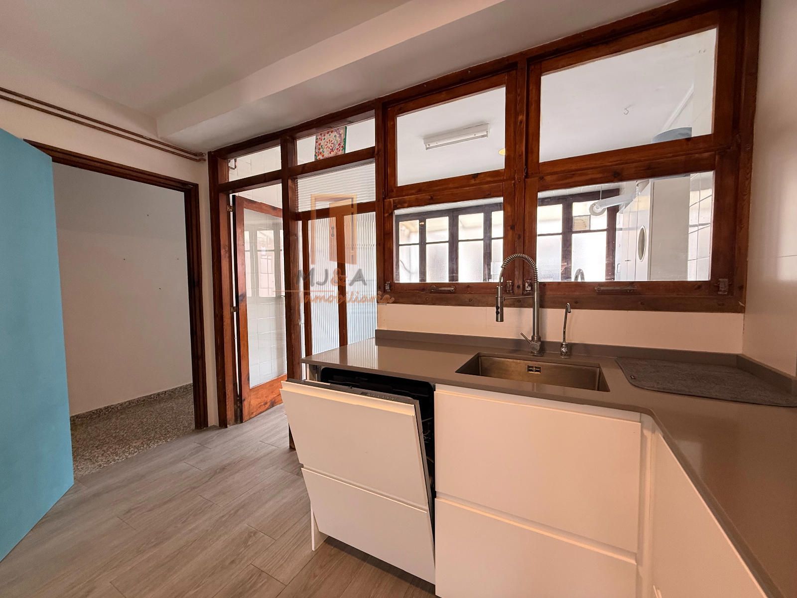 PISO EN EL MISMO CENTRO DE CASTELLON, SEMIRREFORMADO, Ideal familias, especial inversores. - Foto 17