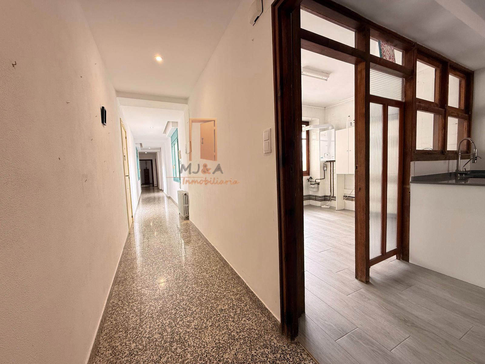 PISO EN EL MISMO CENTRO DE CASTELLON, SEMIRREFORMADO, Ideal familias, especial inversores. - Foto 22