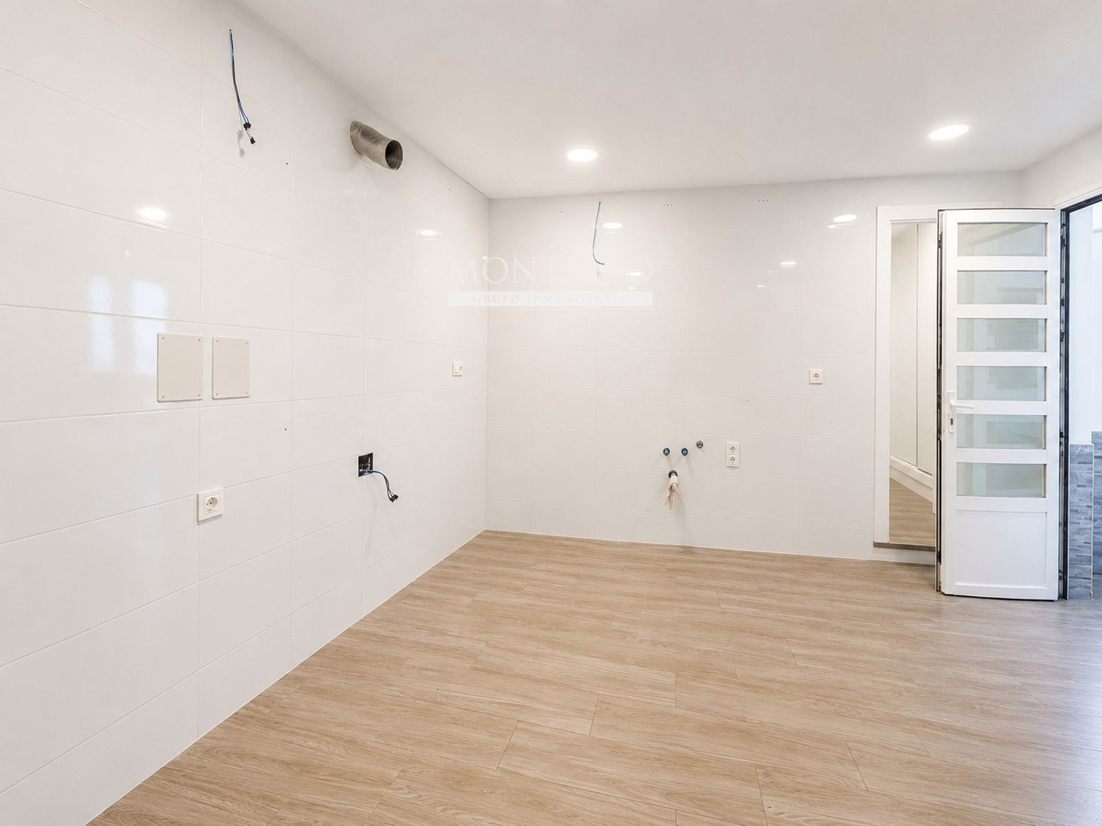 COCINA - Oasis en Casanueva: Planta baja con piscina