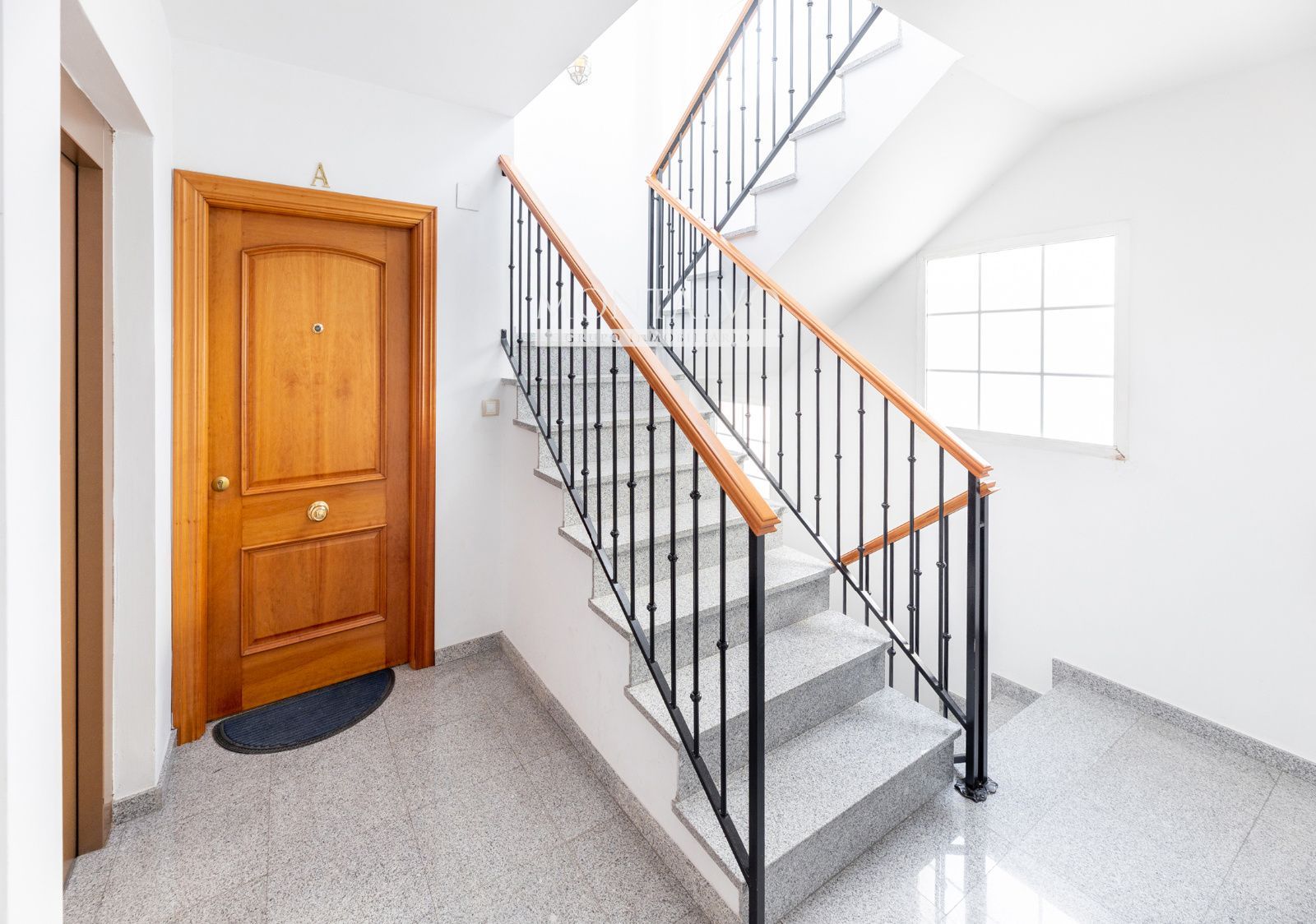 ESCALERA - Una vivienda pensada para hacerte la vida más cómoda