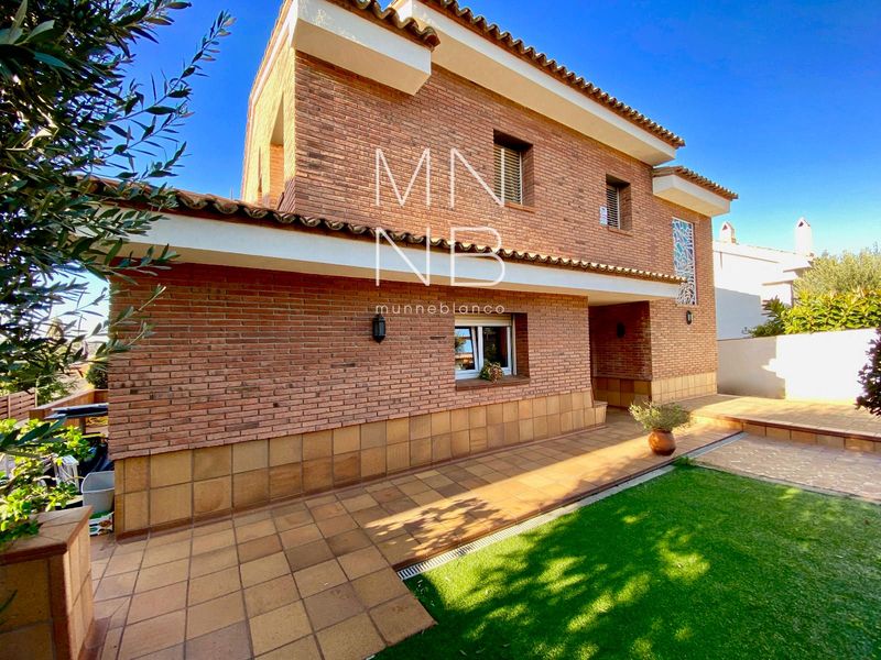 Chalet Independiente en venta Canet De Mar, Barcelona. Ref: 1330. Munne Blanco