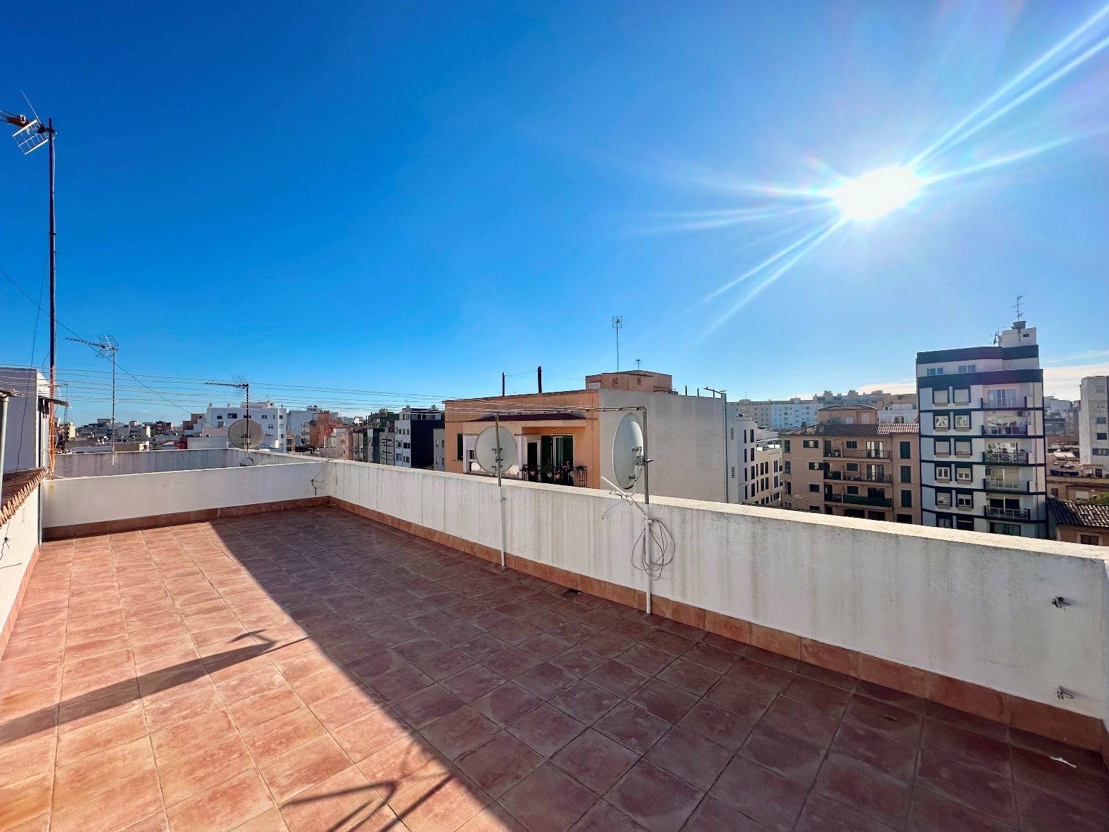 PISO DE CUATRO HABITACIONES CERCA DE LA CALLE ARAGÓN
