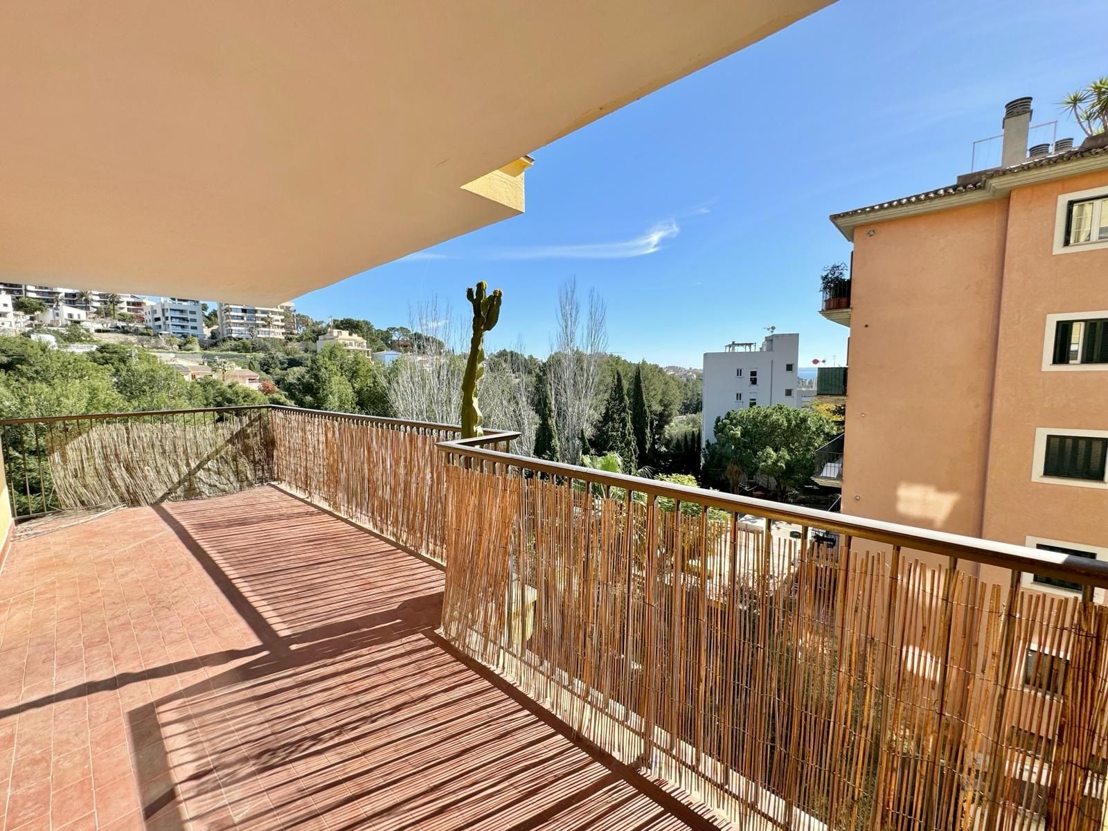 Fantástico piso con parking y piscina comunitaria