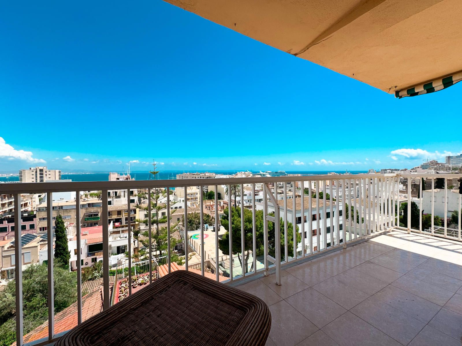 Precioso ático con vistas despejada al mar, en zona elevada en el barrio de El Terreno
