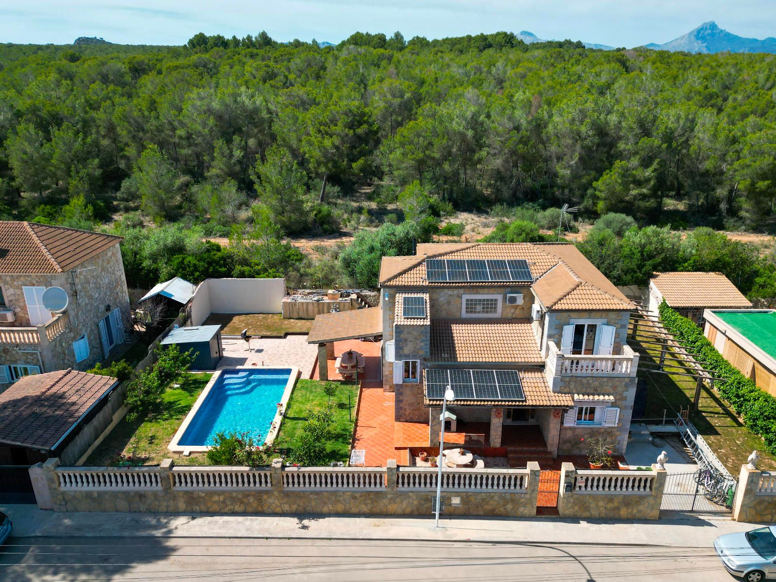 Espectacular chalet independiente con piscina y gran parcela en Son Ferrer